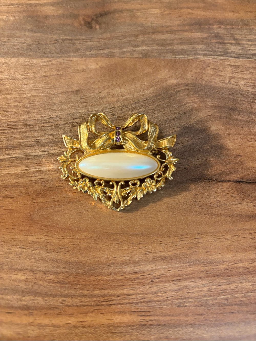 Vintage AVON Gold-Tone Bow Brooch - Women's Jewelry